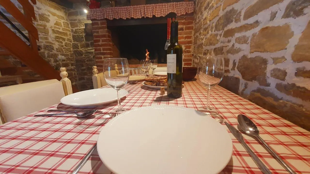 Nyaraló Casa Leonarda, Rustic Istrian Stone House, Nature, Peace And Hilltop Views, Near Motovun Zamask